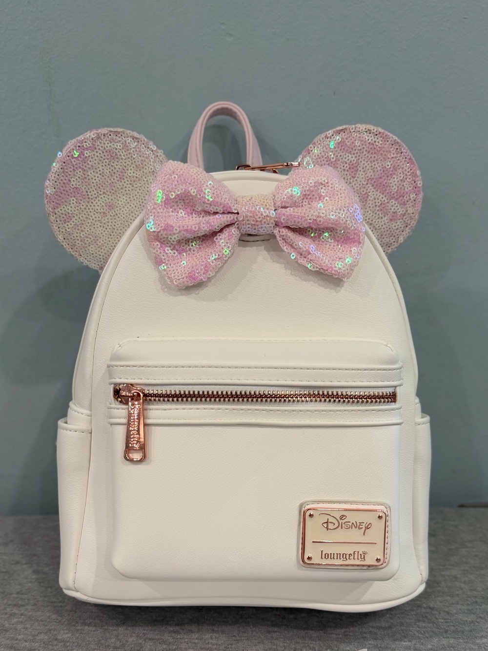 Loungefly Disney Minnie Mouse
Iridescent Sequin Mini
Backpack